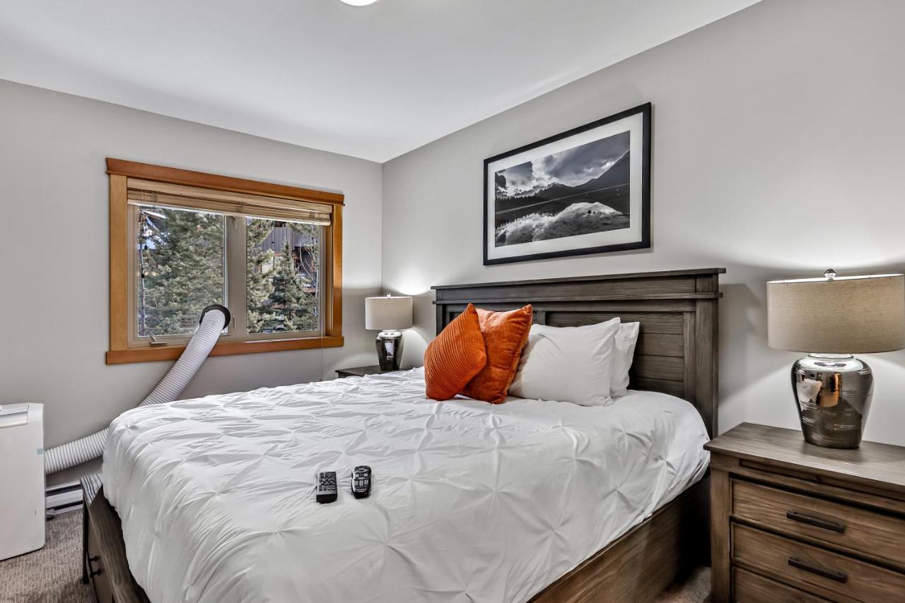 Suites With Pool & Hot Tubs Managed By Little Sister Getaways Canmore Eksteriør bilde