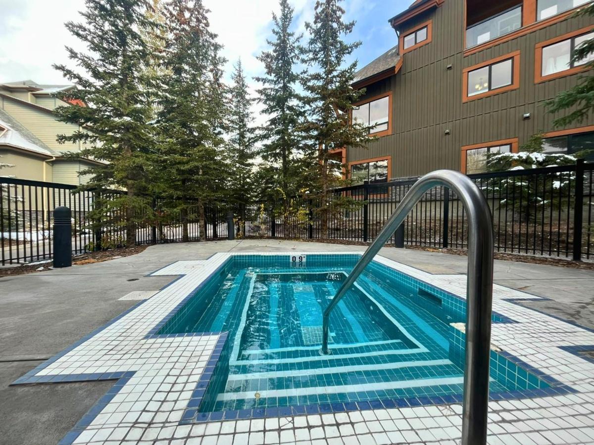 Suites With Pool & Hot Tubs Managed By Little Sister Getaways Canmore Eksteriør bilde